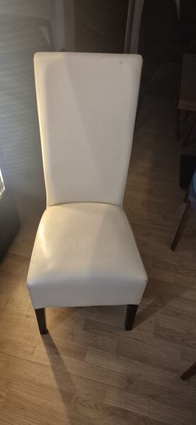 Scaune de cea mai buna calitate, albe